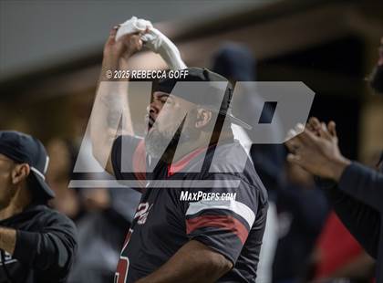 Thumbnail 2 in Weiss vs. Barbers Hill (UIL Football 5A D1 Regional Semifinal) photogallery.
