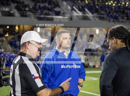Thumbnail 1 in Weiss vs. Barbers Hill (UIL Football 5A D1 Regional Semifinal) photogallery.