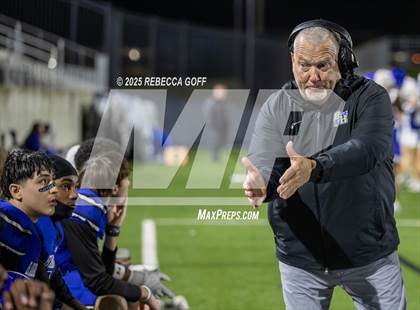 Thumbnail 3 in Weiss vs. Barbers Hill (UIL Football 5A D1 Regional Semifinal) photogallery.