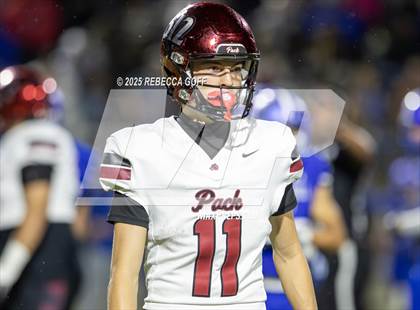 Thumbnail 1 in Weiss vs. Barbers Hill (UIL Football 5A D1 Regional Semifinal) photogallery.