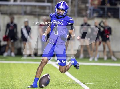 Thumbnail 2 in Weiss vs. Barbers Hill (UIL Football 5A D1 Regional Semifinal) photogallery.