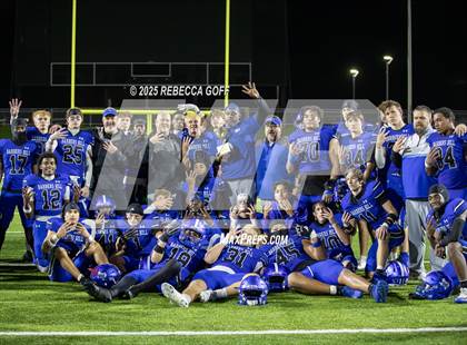 Thumbnail 1 in Weiss vs. Barbers Hill (UIL Football 5A D1 Regional Semifinal) photogallery.