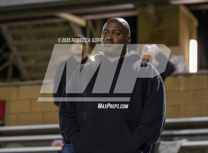 Thumbnail 3 in Weiss vs. Barbers Hill (UIL Football 5A D1 Regional Semifinal) photogallery.