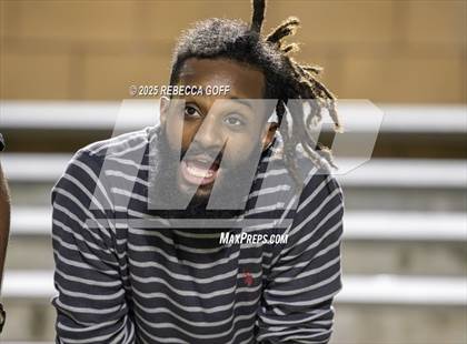 Thumbnail 1 in Weiss vs. Barbers Hill (UIL Football 5A D1 Regional Semifinal) photogallery.