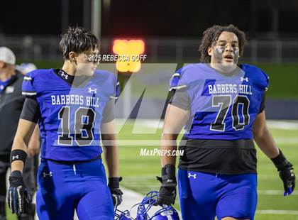 Thumbnail 2 in Weiss vs. Barbers Hill (UIL Football 5A D1 Regional Semifinal) photogallery.