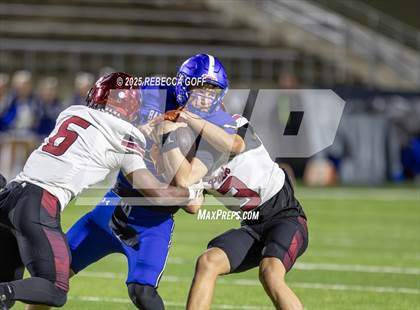 Thumbnail 3 in Weiss vs. Barbers Hill (UIL Football 5A D1 Regional Semifinal) photogallery.