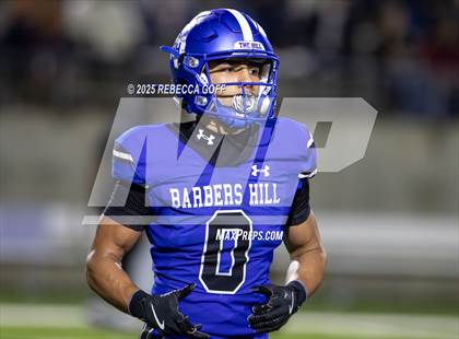Thumbnail 2 in Weiss vs. Barbers Hill (UIL Football 5A D1 Regional Semifinal) photogallery.