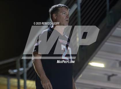 Thumbnail 2 in Weiss vs. Barbers Hill (UIL Football 5A D1 Regional Semifinal) photogallery.