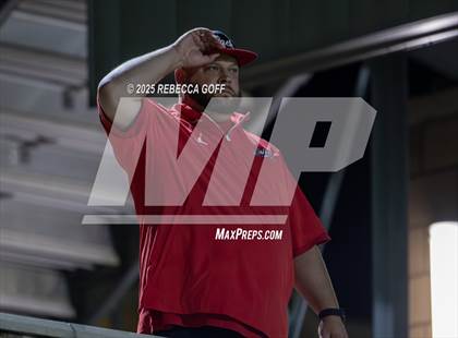 Thumbnail 2 in Weiss vs. Barbers Hill (UIL Football 5A D1 Regional Semifinal) photogallery.