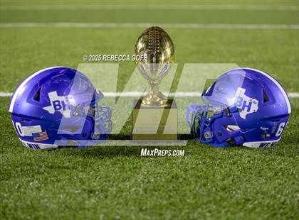 Thumbnail 1 in Weiss vs. Barbers Hill (UIL Football 5A D1 Regional Semifinal) photogallery.