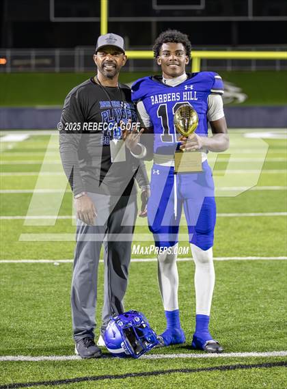 Thumbnail 1 in Weiss vs. Barbers Hill (UIL Football 5A D1 Regional Semifinal) photogallery.