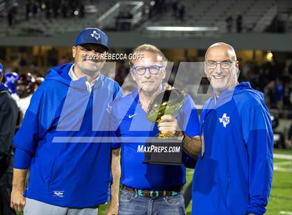 Thumbnail 2 in Weiss vs. Barbers Hill (UIL Football 5A D1 Regional Semifinal) photogallery.
