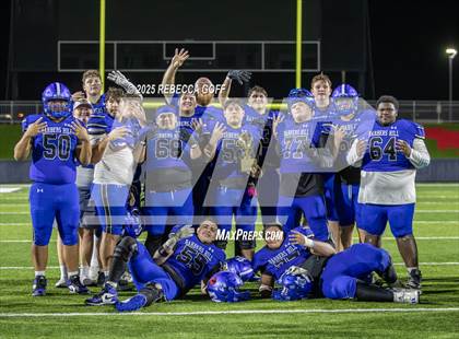 Thumbnail 2 in Weiss vs. Barbers Hill (UIL Football 5A D1 Regional Semifinal) photogallery.