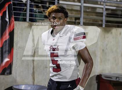 Thumbnail 1 in Weiss vs. Barbers Hill (UIL Football 5A D1 Regional Semifinal) photogallery.