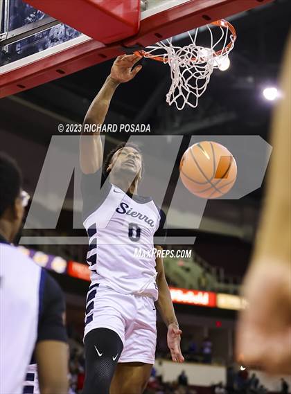 Thumbnail 2 in Sierra Canyon vs. San Joaquin Memorial photogallery.