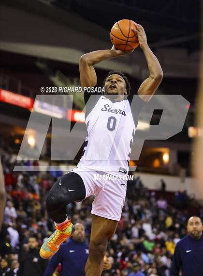 Thumbnail 2 in Sierra Canyon vs. San Joaquin Memorial photogallery.