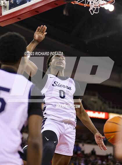 Thumbnail 3 in Sierra Canyon vs. San Joaquin Memorial photogallery.