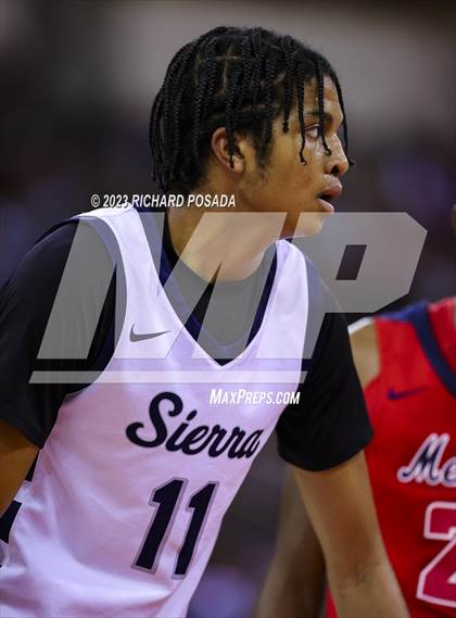 Thumbnail 2 in Sierra Canyon vs. San Joaquin Memorial photogallery.