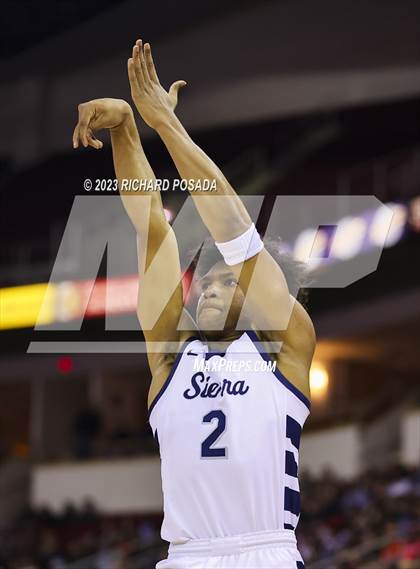 Thumbnail 3 in Sierra Canyon vs. San Joaquin Memorial photogallery.