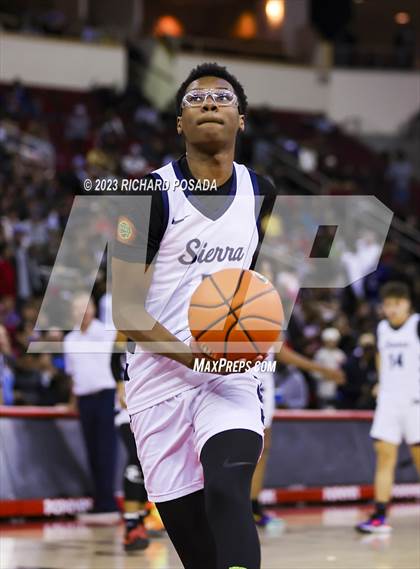 Thumbnail 3 in Sierra Canyon vs. San Joaquin Memorial photogallery.