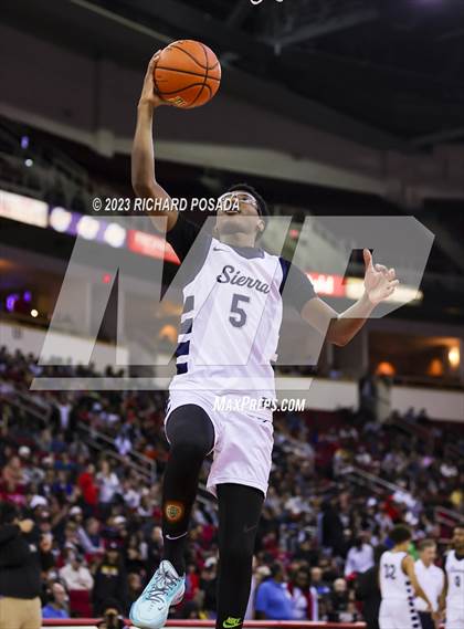 Thumbnail 2 in Sierra Canyon vs. San Joaquin Memorial photogallery.