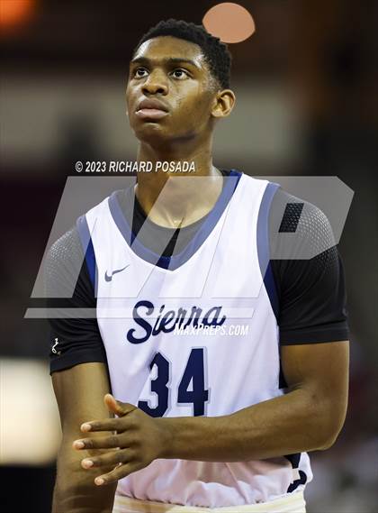 Thumbnail 2 in Sierra Canyon vs. San Joaquin Memorial photogallery.