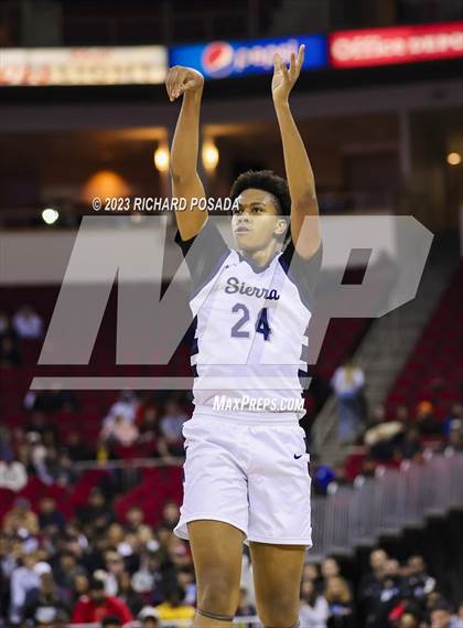 Thumbnail 3 in Sierra Canyon vs. San Joaquin Memorial photogallery.