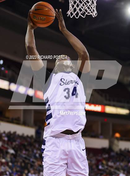 Thumbnail 2 in Sierra Canyon vs. San Joaquin Memorial photogallery.