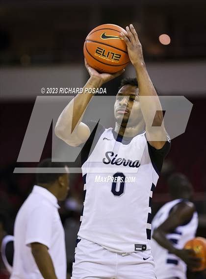 Thumbnail 3 in Sierra Canyon vs. San Joaquin Memorial photogallery.