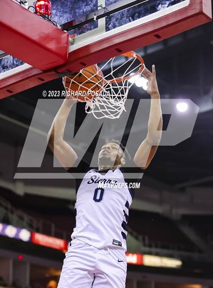 Thumbnail 3 in Sierra Canyon vs. San Joaquin Memorial photogallery.