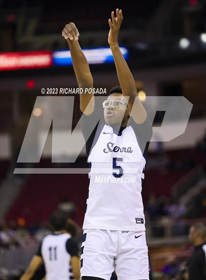 Thumbnail 3 in Sierra Canyon vs. San Joaquin Memorial photogallery.