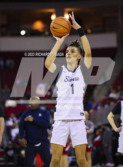 Thumbnail 2 in Sierra Canyon vs. San Joaquin Memorial photogallery.