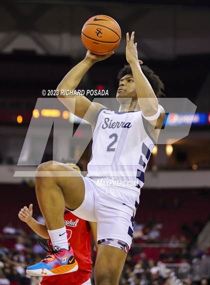 Thumbnail 2 in Sierra Canyon vs. San Joaquin Memorial photogallery.