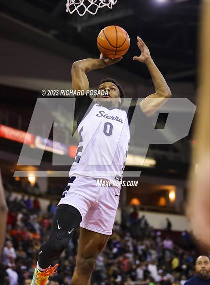 Thumbnail 3 in Sierra Canyon vs. San Joaquin Memorial photogallery.