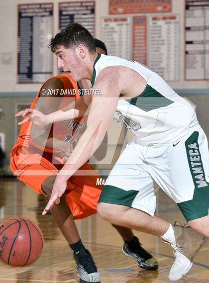 Thumbnail 1 in Foothill vs. Manteca (Running with the Pack) photogallery.