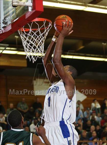 Thumbnail 1 in Eisenhower vs. San Diego (MaxPreps Holiday Classic) photogallery.