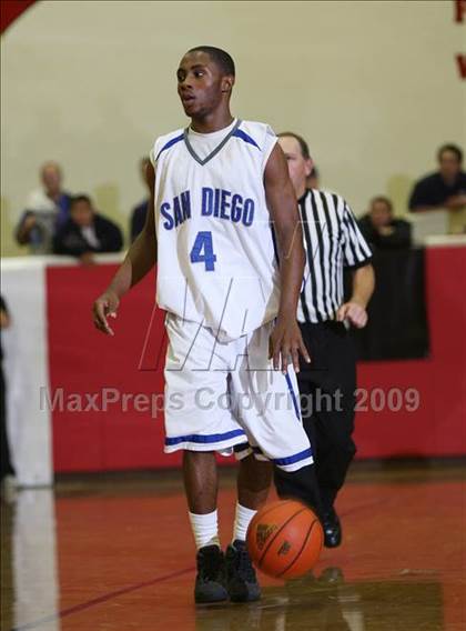 Thumbnail 1 in Eisenhower vs. San Diego (MaxPreps Holiday Classic) photogallery.