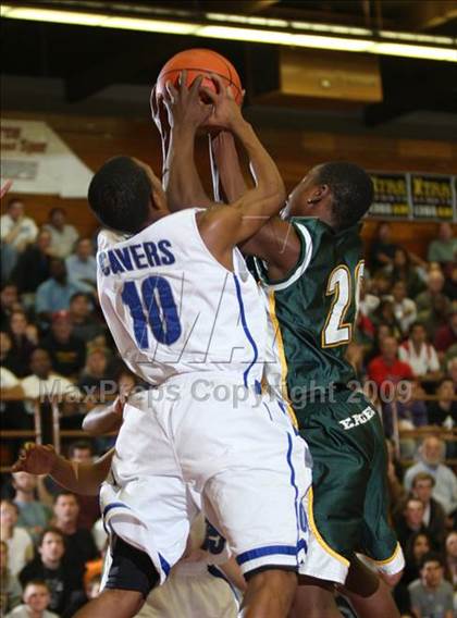 Thumbnail 1 in Eisenhower vs. San Diego (MaxPreps Holiday Classic) photogallery.