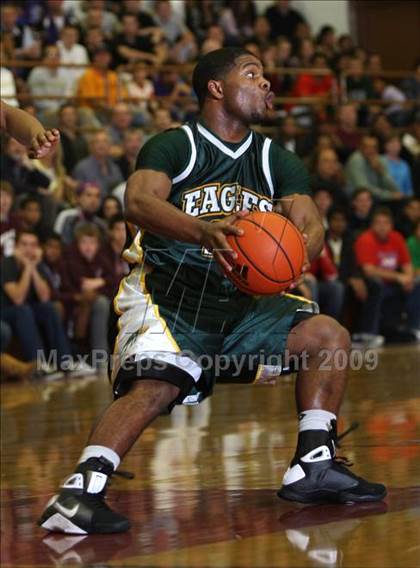 Thumbnail 2 in Eisenhower vs. San Diego (MaxPreps Holiday Classic) photogallery.