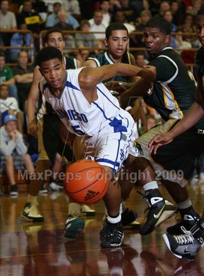 Thumbnail 2 in Eisenhower vs. San Diego (MaxPreps Holiday Classic) photogallery.