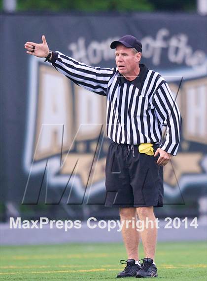 Thumbnail 2 in Seaford vs Oyster Bay (Section 8 Class C Semifinal) photogallery.