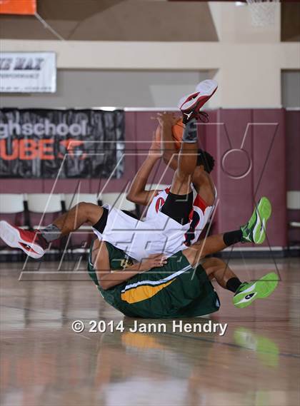 Thumbnail 2 in Coachella Valley @ King (MaxPreps Holiday Classic) photogallery.