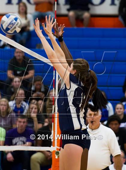 Thumbnail 3 in Monroe-Woodbury vs. Pine Bush (Section 9 Class AA Final) photogallery.