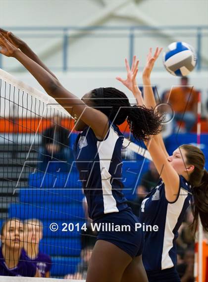 Thumbnail 1 in Monroe-Woodbury vs. Pine Bush (Section 9 Class AA Final) photogallery.