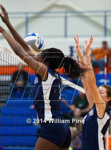 Thumbnail 1 in Monroe-Woodbury vs. Pine Bush (Section 9 Class AA Final) photogallery.