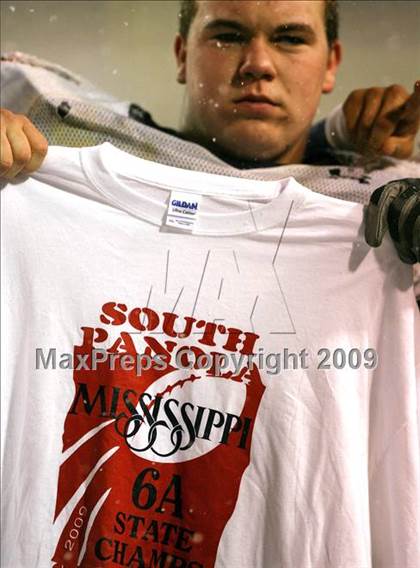 Thumbnail 1 in Oak Grove vs. South Panola (MHSAA Class 6A Final) photogallery.