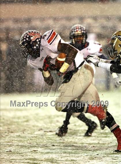 Thumbnail 2 in Oak Grove vs. South Panola (MHSAA Class 6A Final) photogallery.