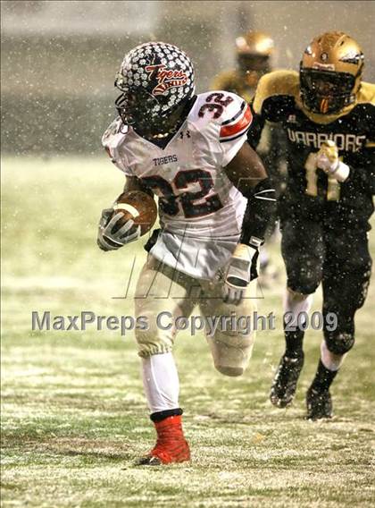 Thumbnail 2 in Oak Grove vs. South Panola (MHSAA Class 6A Final) photogallery.