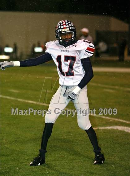 Thumbnail 3 in Oak Grove vs. South Panola (MHSAA Class 6A Final) photogallery.