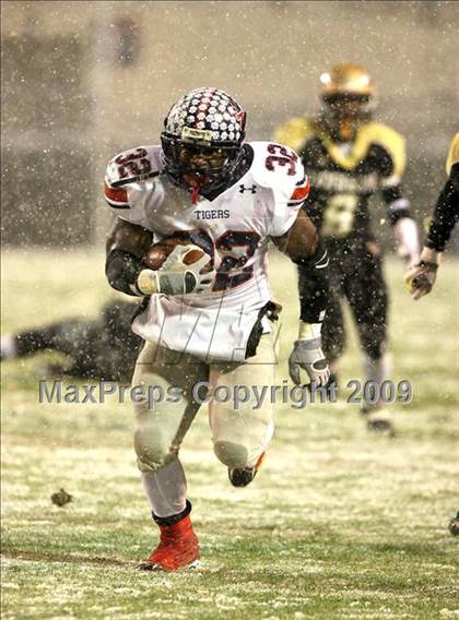Thumbnail 3 in Oak Grove vs. South Panola (MHSAA Class 6A Final) photogallery.